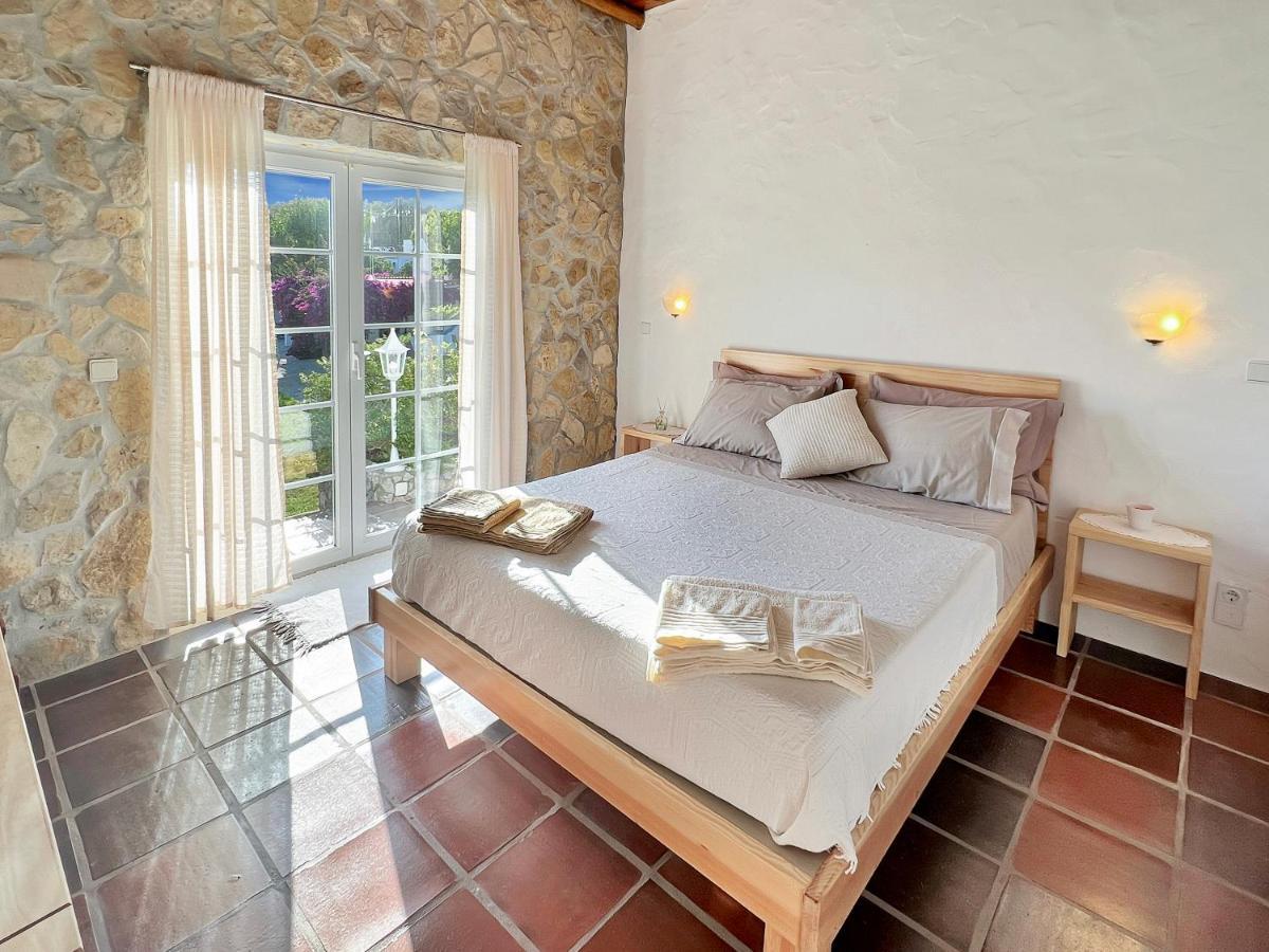 Quinta Mourada Bed & Breakfast Sao Bartolomeu dos Galegos e Moledo Bagian luar foto
