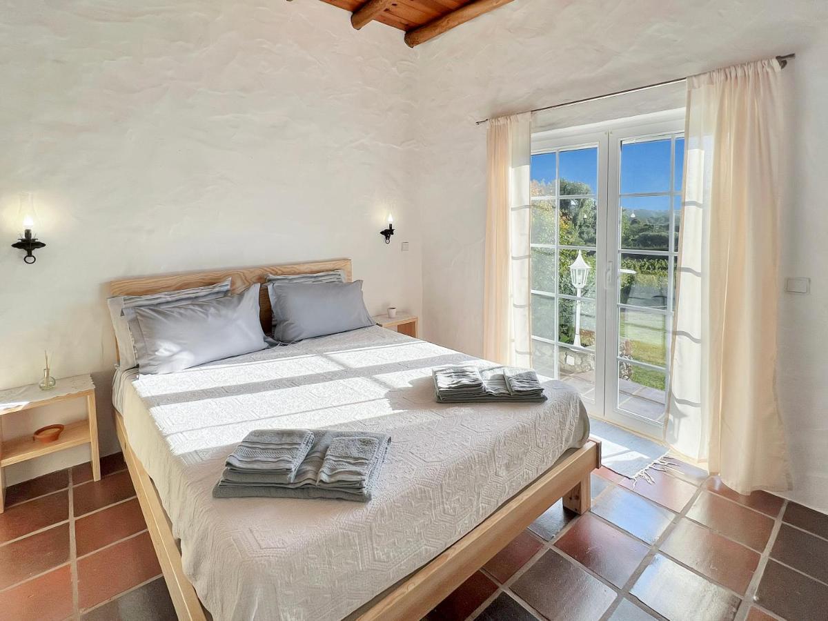 Quinta Mourada Bed & Breakfast Sao Bartolomeu dos Galegos e Moledo Bagian luar foto